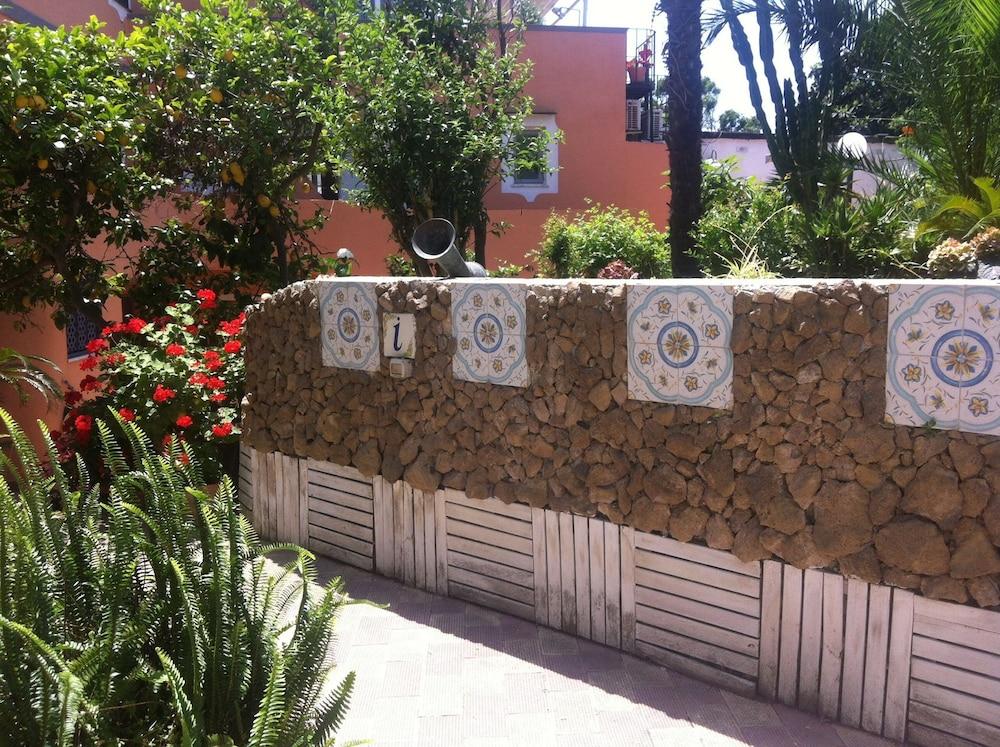 Piccolo Tirreno Hotel Residence Procida Exterior foto