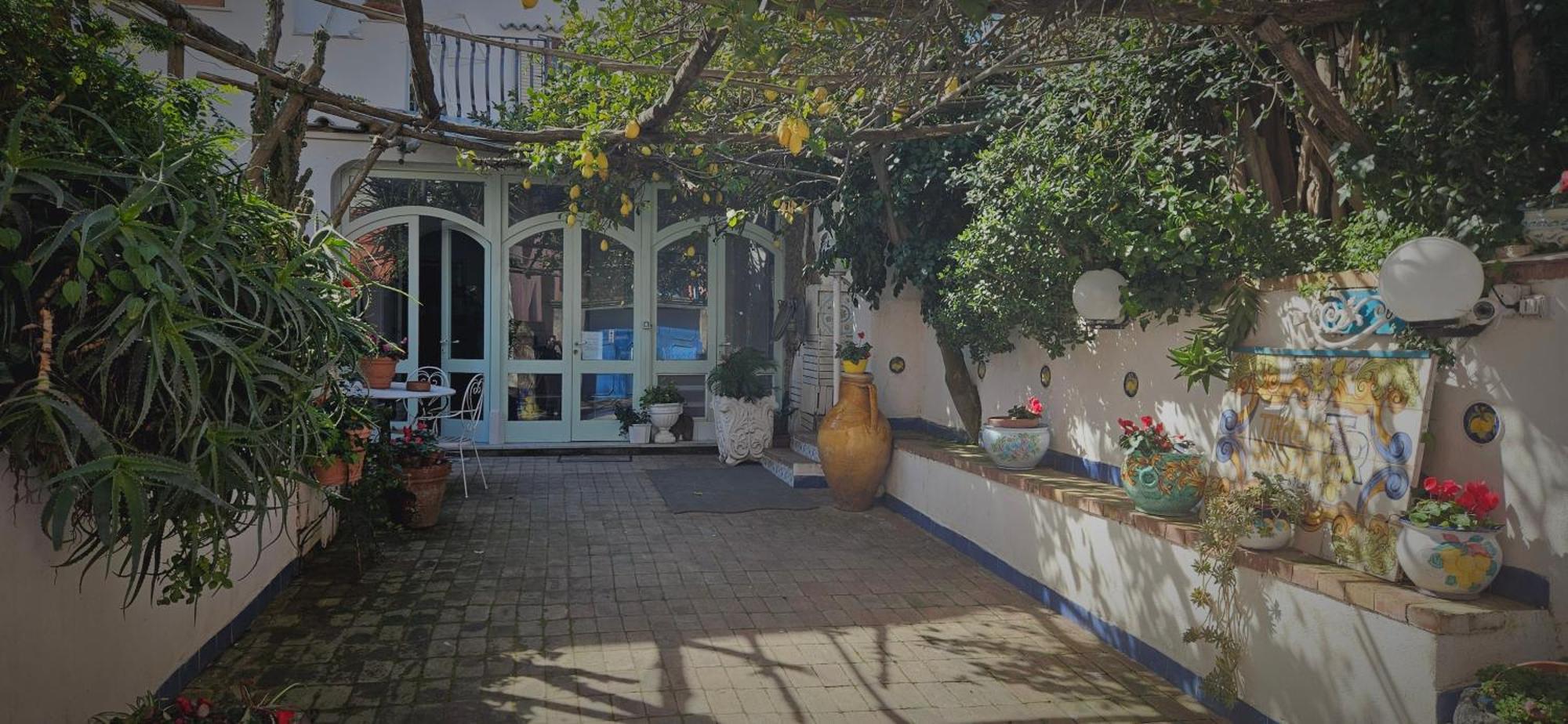 Piccolo Tirreno Hotel Residence Procida Exterior foto