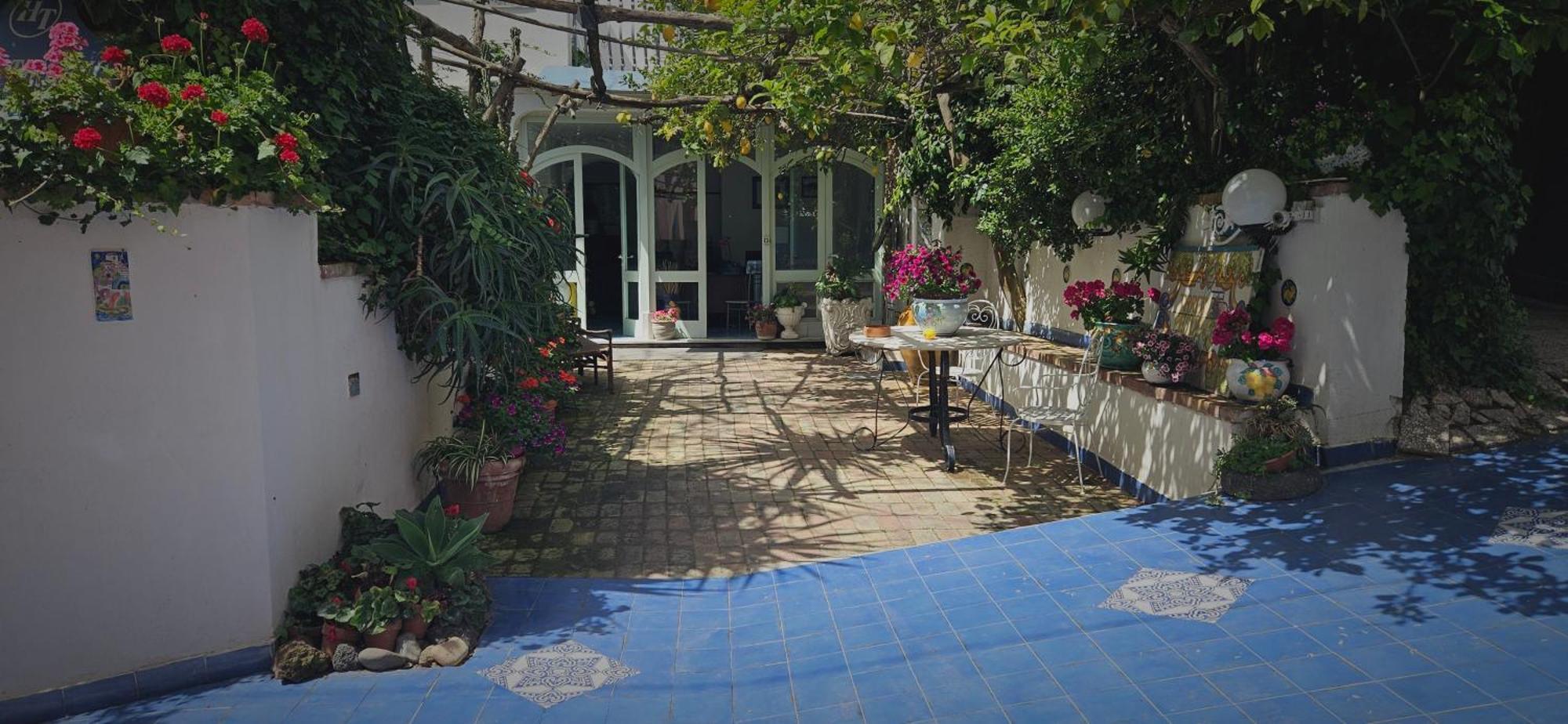 Piccolo Tirreno Hotel Residence Procida Exterior foto
