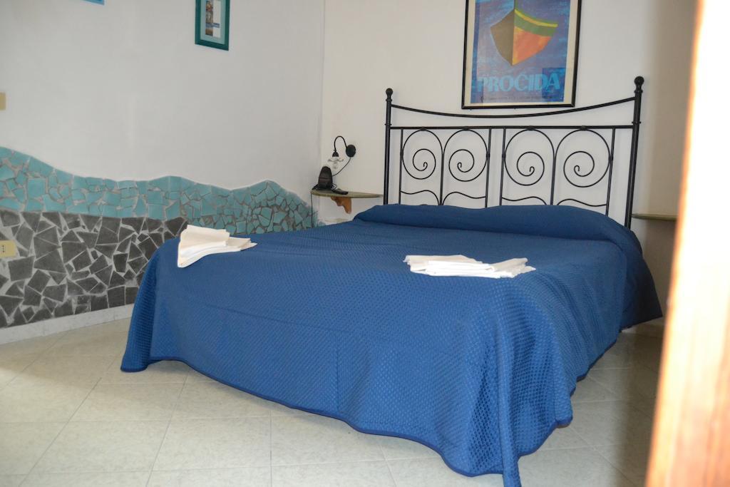 Piccolo Tirreno Hotel Residence Procida Quarto foto